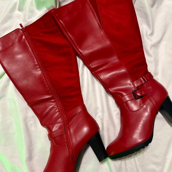 Red - Picture 1 of 7